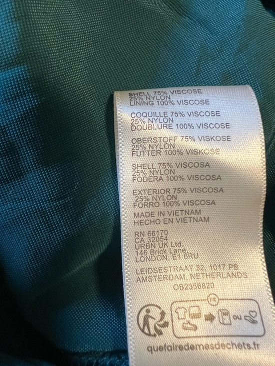 Free People Star Dust Ruffle Velvet Shorts in Teal Size Small NWT - Picture 5 of 9